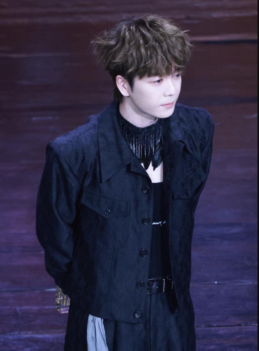 视界大会：第一排仅四位女演员，王栎鑫发言让人心酸