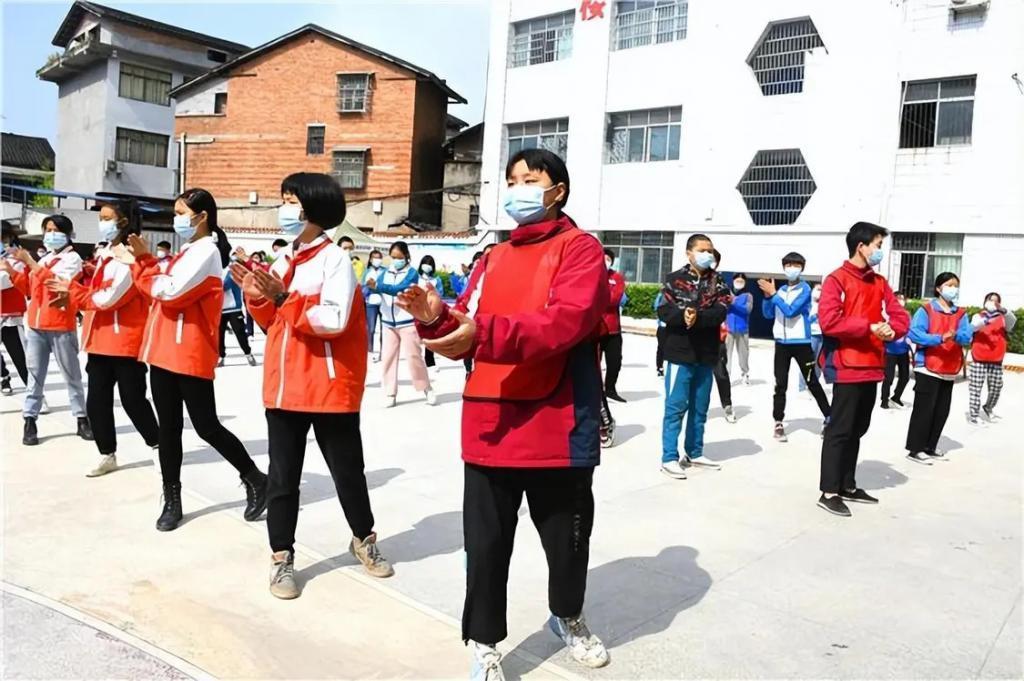 “北大寒门贵子”刘媛媛，终究是为自己的贪婪付出了代价