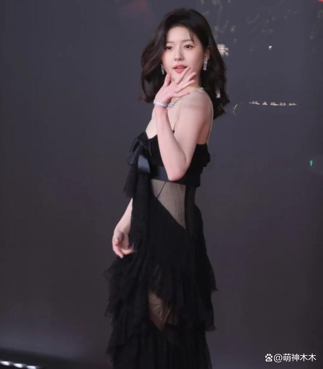 视界大会女星资源堪忧！金晨被指模仿杨颖