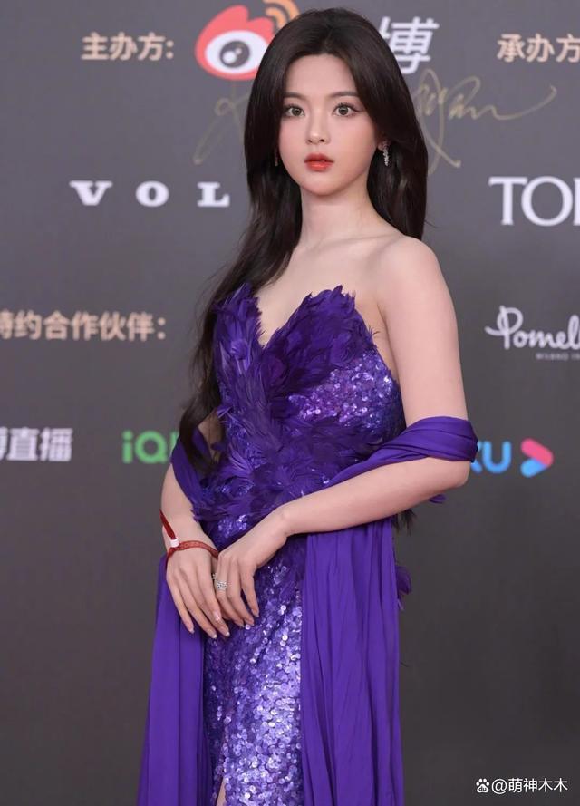 视界大会女星资源堪忧！金晨被指模仿杨颖