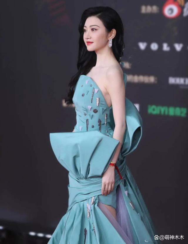 视界大会女星资源堪忧！金晨被指模仿杨颖