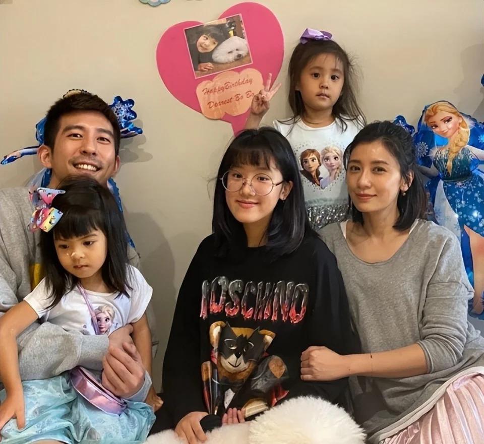 贾静雯大女儿街头辣舞，穿鼻环露出舌钉，网友：太奔放！