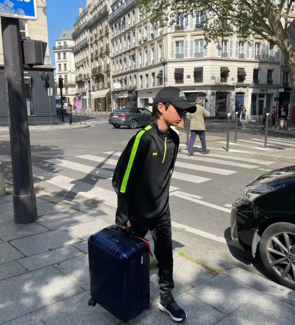 还记得吕燕吗？混血儿子长这么大了？