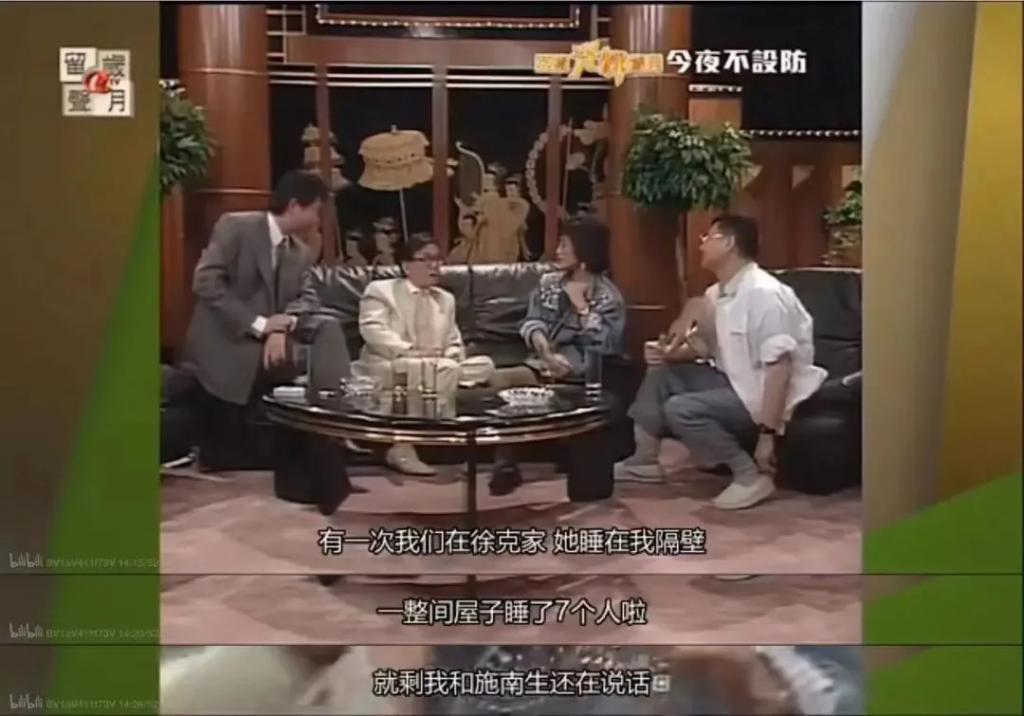这十几年…她和丈夫一直分居？