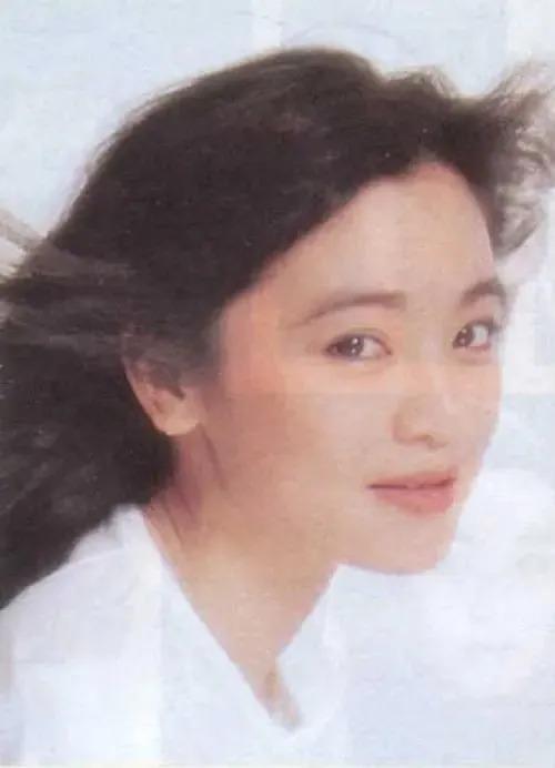 这十几年…她和丈夫一直分居？