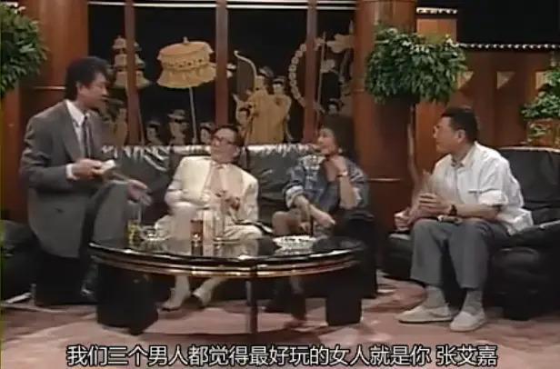这十几年…她和丈夫一直分居？