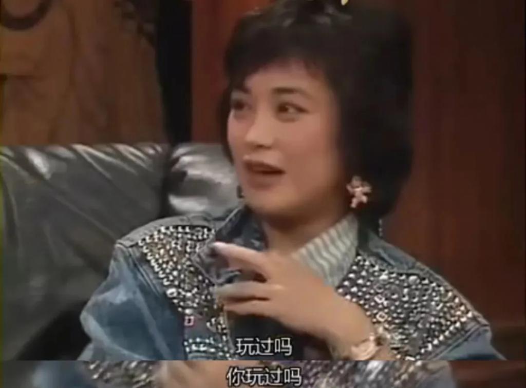 这十几年…她和丈夫一直分居？