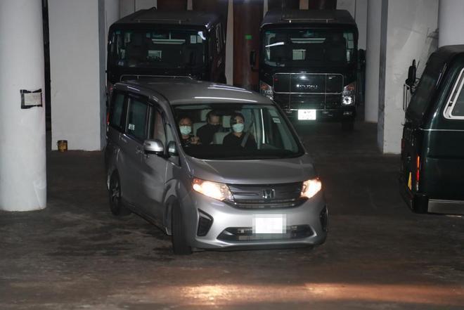 粉丝送别刘德华父亲 数百人排队进殡仪馆送花悼念