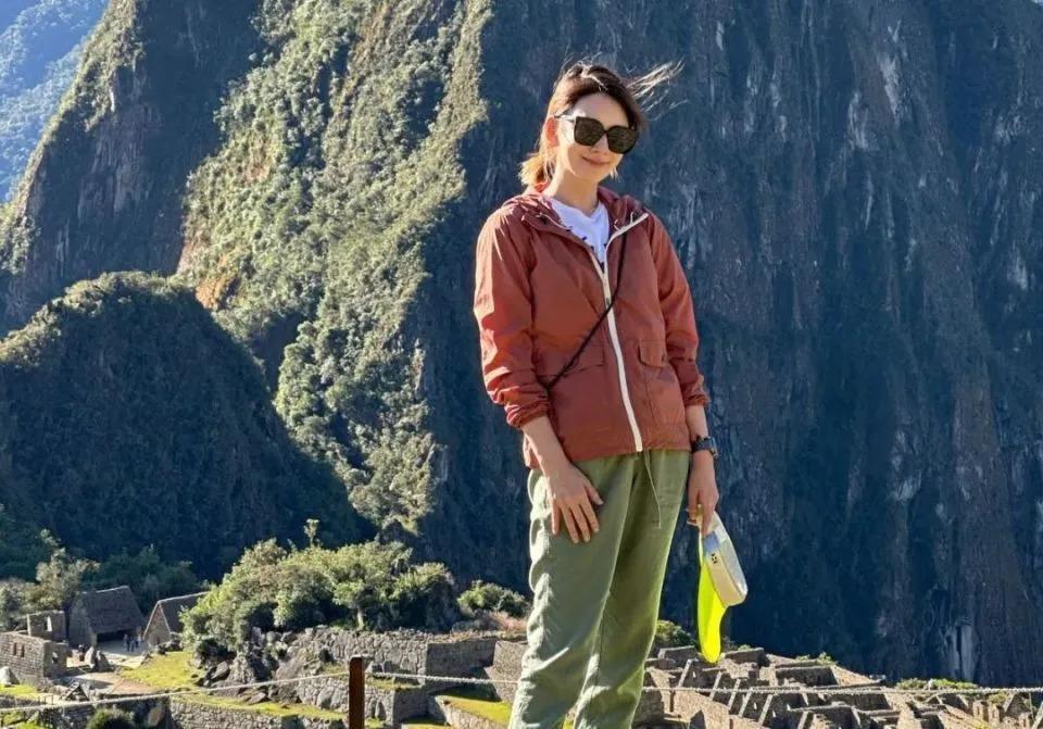 从娱乐圈嫁入豪门，她自称不是贵妇，离婚收获全网祝贺