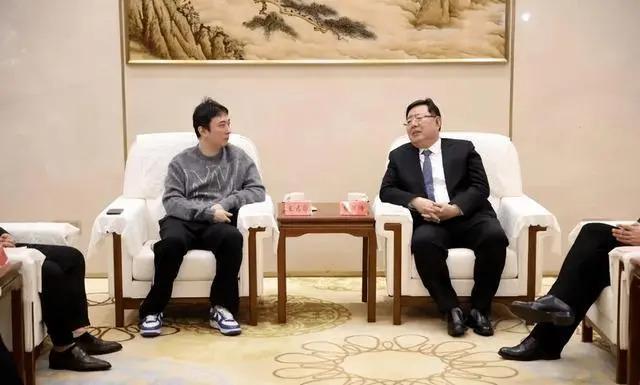 王思聪曲线救父？拿下37亿大单！王健林开始准备退路？