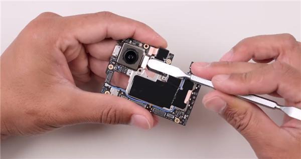 Redmi最强旗舰！K70 Pro官方拆机来了：国产屏 国产定制相机
