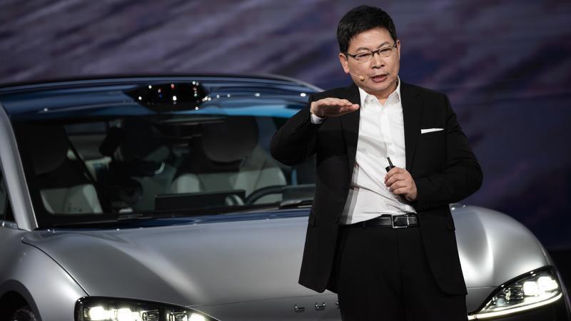 华为不造车，戏比造车的多