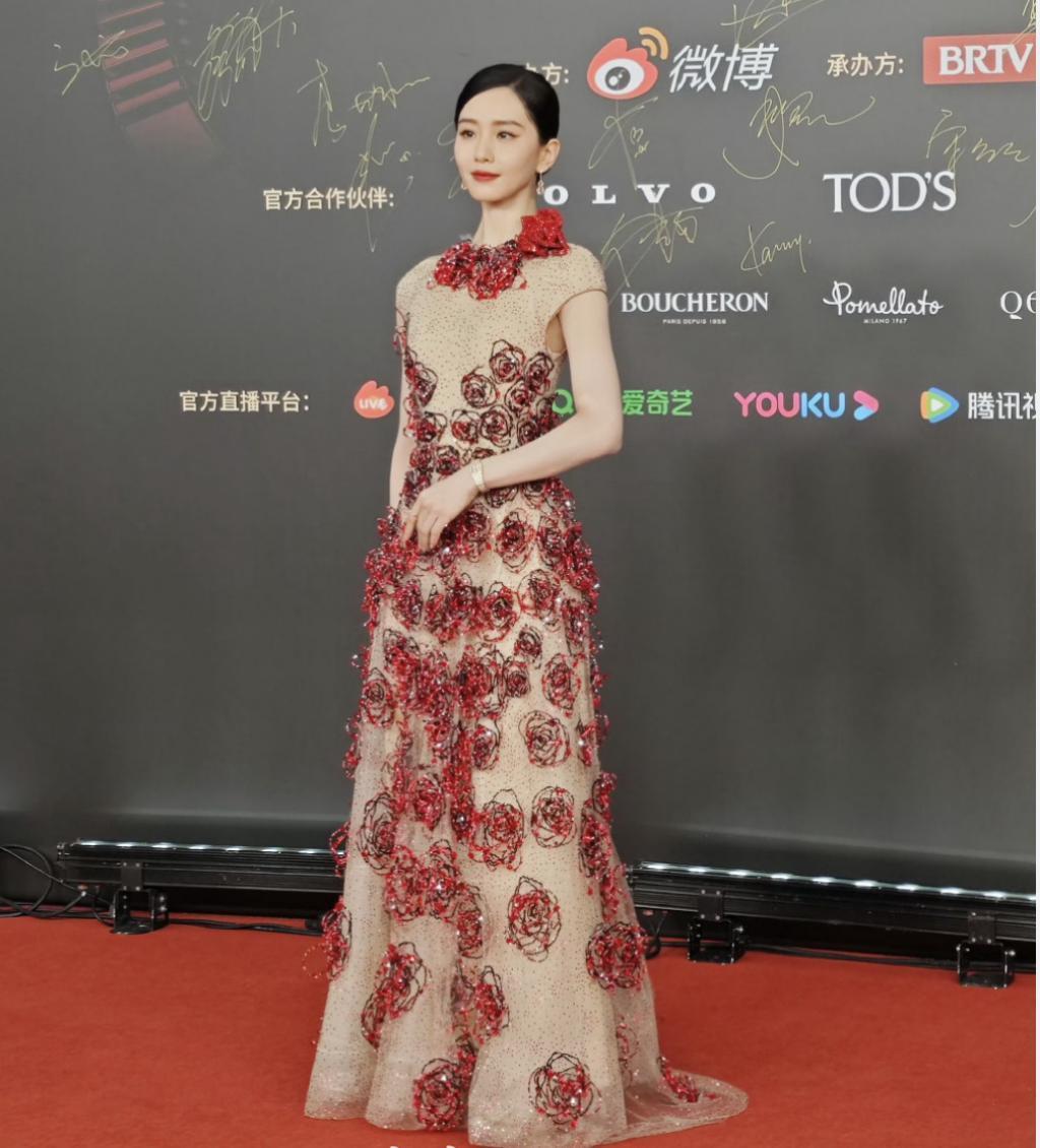 北京这场红毯：张天爱性感，娜扎被营销连累，马伊琍地位不低