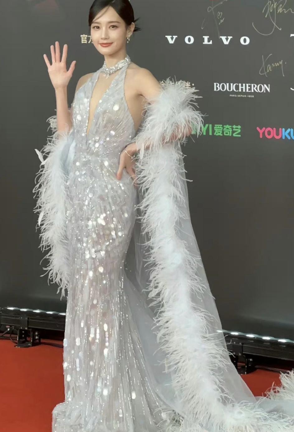 北京这场红毯：张天爱性感，娜扎被营销连累，马伊琍地位不低