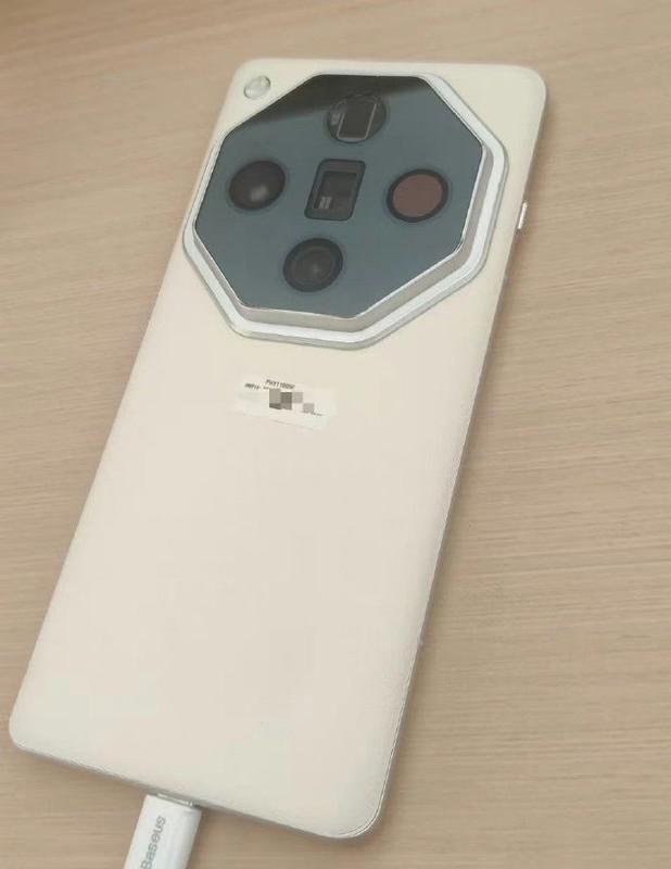 OPPO Find X7 Pro真机图曝光：正八边形模组，双潜望长焦