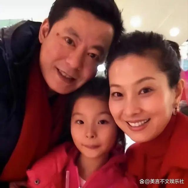 57岁演员三代定居美国,高调炫耀奢华生活,网友沉默了