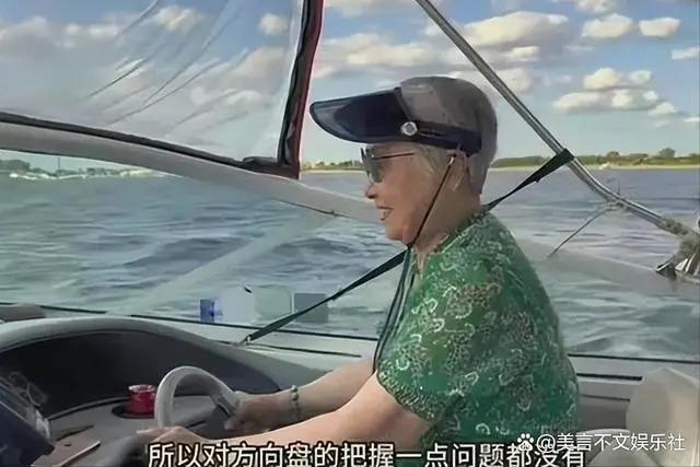 57岁演员三代定居美国,高调炫耀奢华生活,网友沉默了