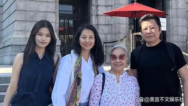 57岁演员三代定居美国,高调炫耀奢华生活,网友沉默了