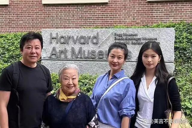 57岁演员三代定居美国,高调炫耀奢华生活,网友沉默了