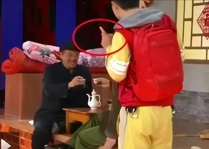 央视春晚重大失误：沈腾启动应急预案，尴尬的黑色3分钟