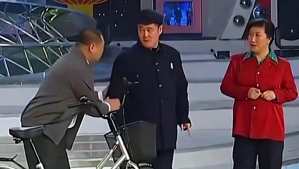 央视春晚重大失误：沈腾启动应急预案，尴尬的黑色3分钟