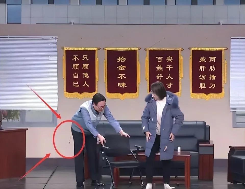 央视春晚重大失误：沈腾启动应急预案，尴尬的黑色3分钟