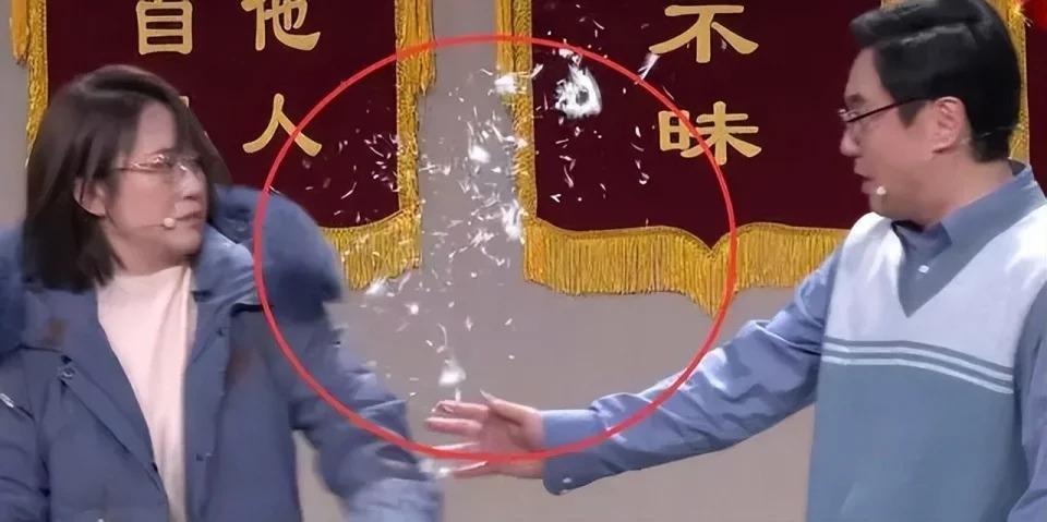 央视春晚重大失误：沈腾启动应急预案，尴尬的黑色3分钟