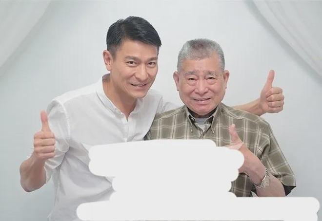 刘德华父亲葬礼感人瞬间：成龙眼睛肿了，吴君如走路踉跄