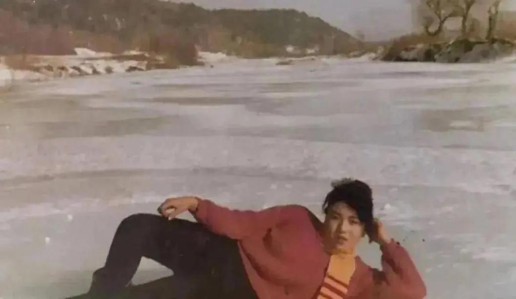 17岁被性侵34岁成老鸨49岁嫁名导，她一手烂牌打成王炸