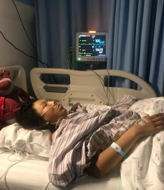 17岁被性侵34岁成老鸨49岁嫁名导，她一手烂牌打成王炸