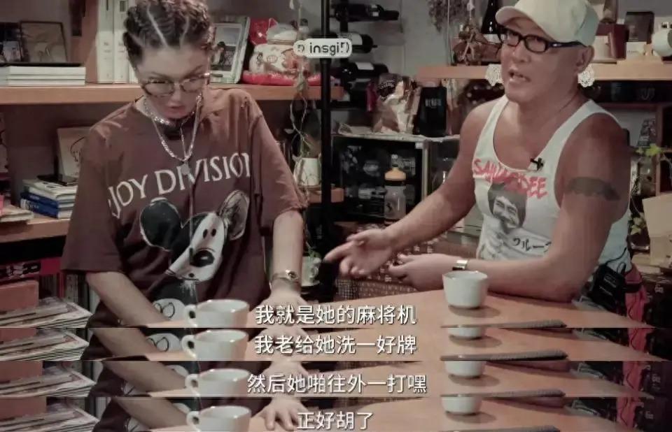 17岁被性侵34岁成老鸨49岁嫁名导，她一手烂牌打成王炸