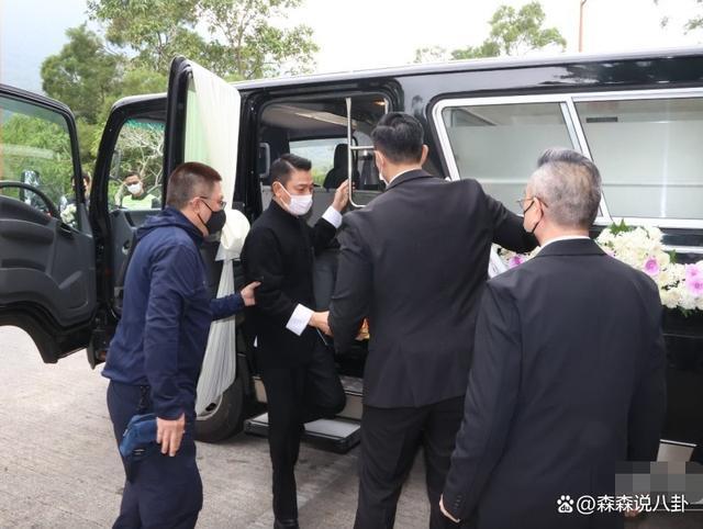 刘德华公司回应父亲葬礼完成，结婚15年首度纠正太太名字