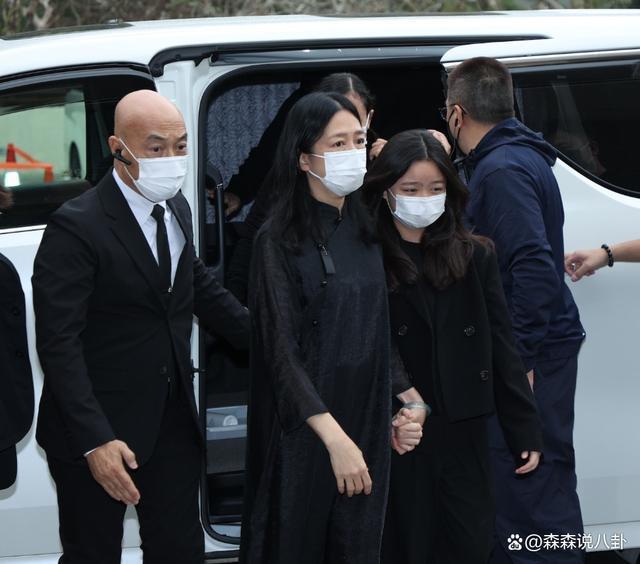 刘德华公司回应父亲葬礼完成，结婚15年首度纠正太太名字