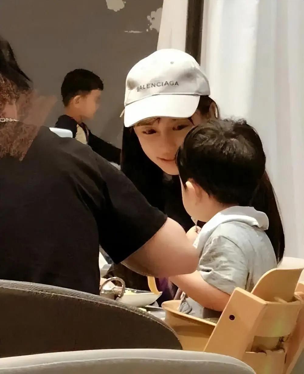 三天两头见前妻，没想到离婚1年后，叶珂的对手还是baby