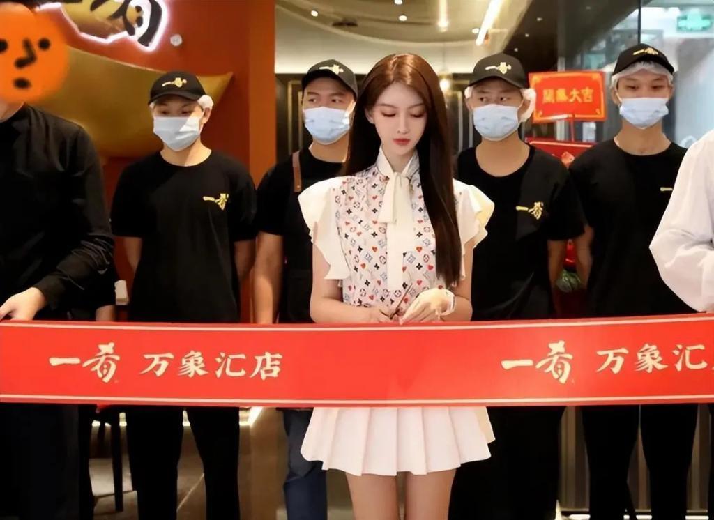 三天两头见前妻，没想到离婚1年后，叶珂的对手还是baby