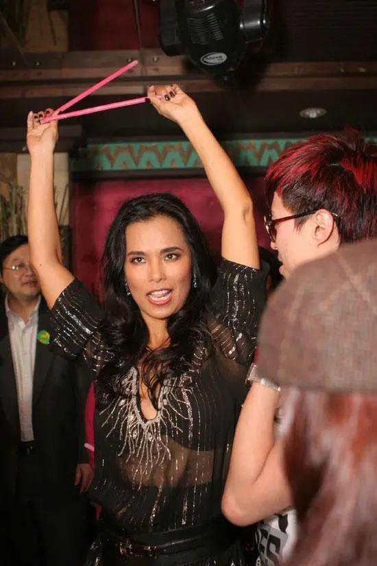 60岁韦唯现状：家暴前夫已离世，3个儿子成最大心结