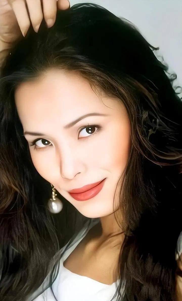 60岁韦唯现状：家暴前夫已离世，3个儿子成最大心结