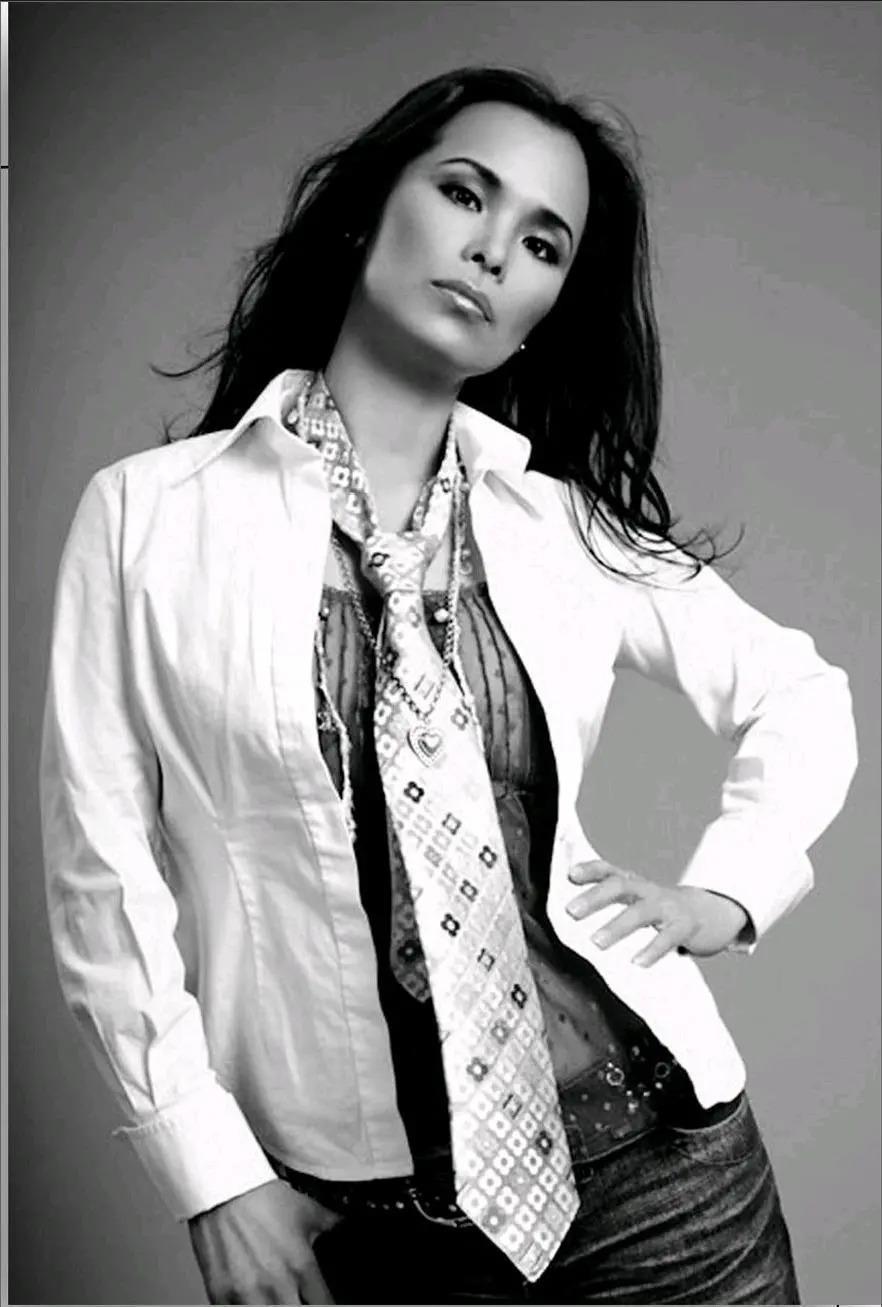 60岁韦唯现状：家暴前夫已离世，3个儿子成最大心结