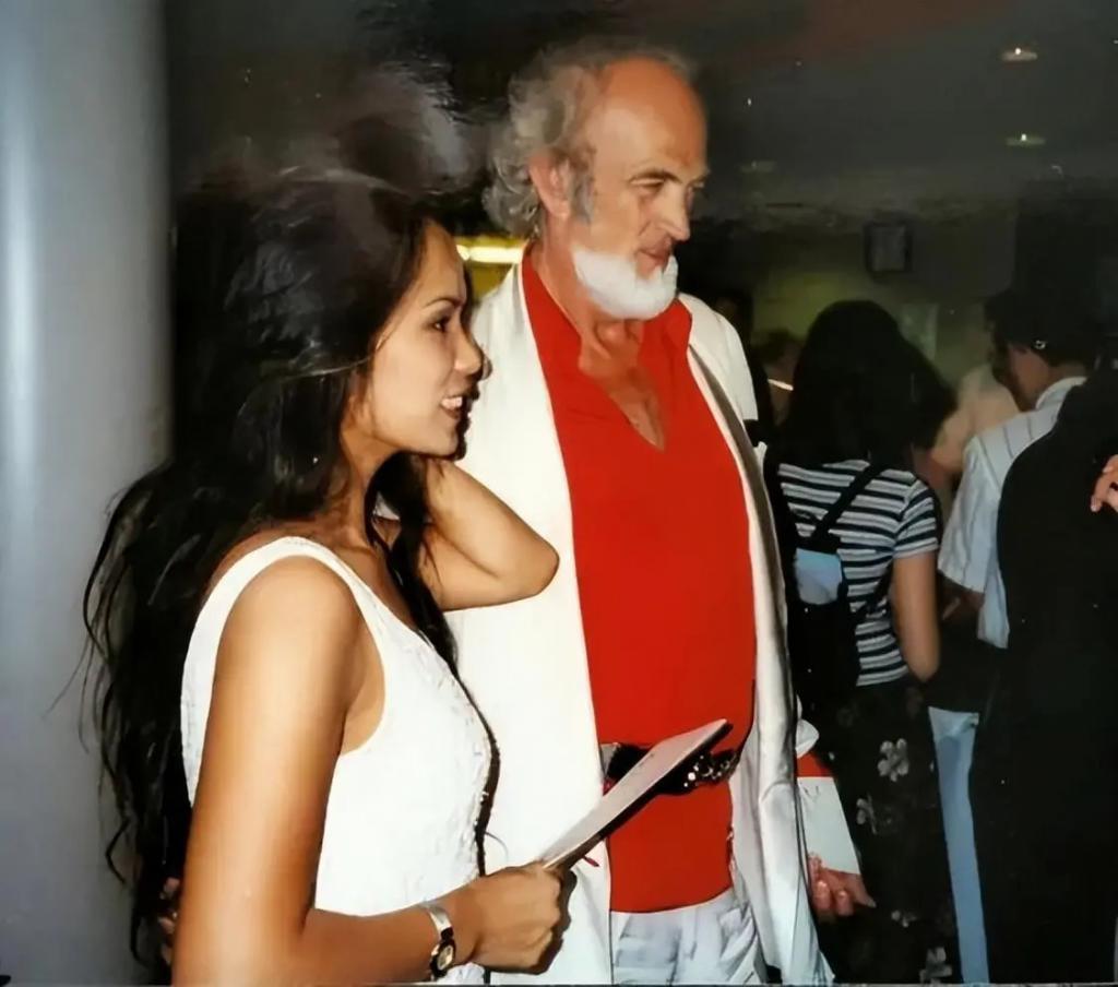 60岁韦唯现状：家暴前夫已离世，3个儿子成最大心结