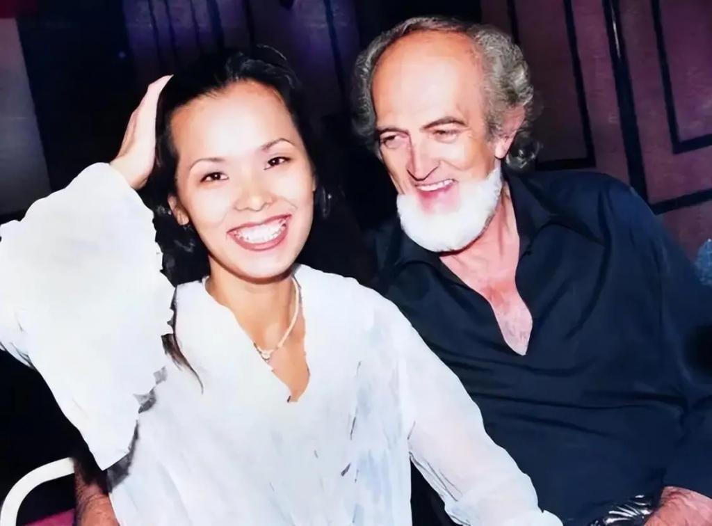 60岁韦唯现状：家暴前夫已离世，3个儿子成最大心结