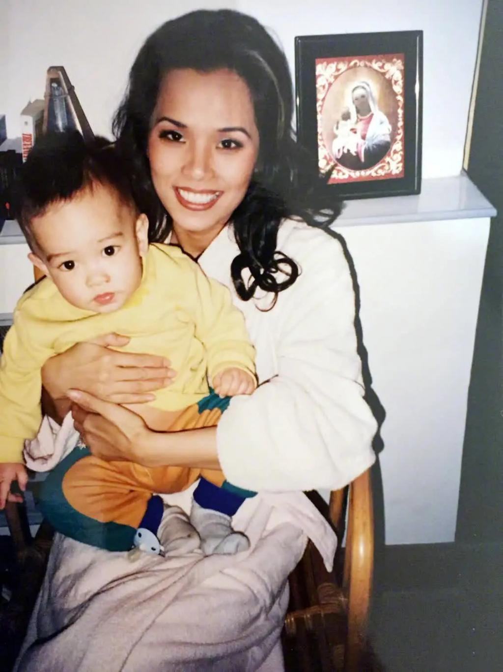 60岁韦唯现状：家暴前夫已离世，3个儿子成最大心结