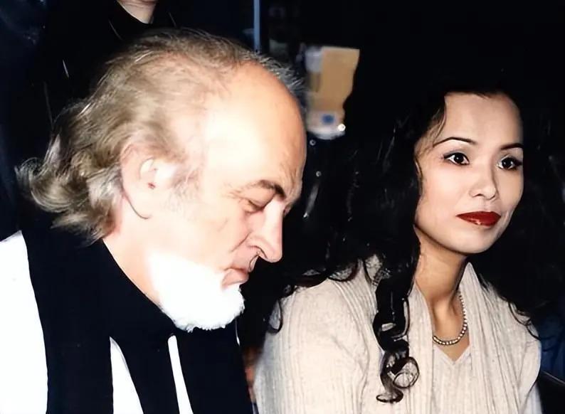 60岁韦唯现状：家暴前夫已离世，3个儿子成最大心结