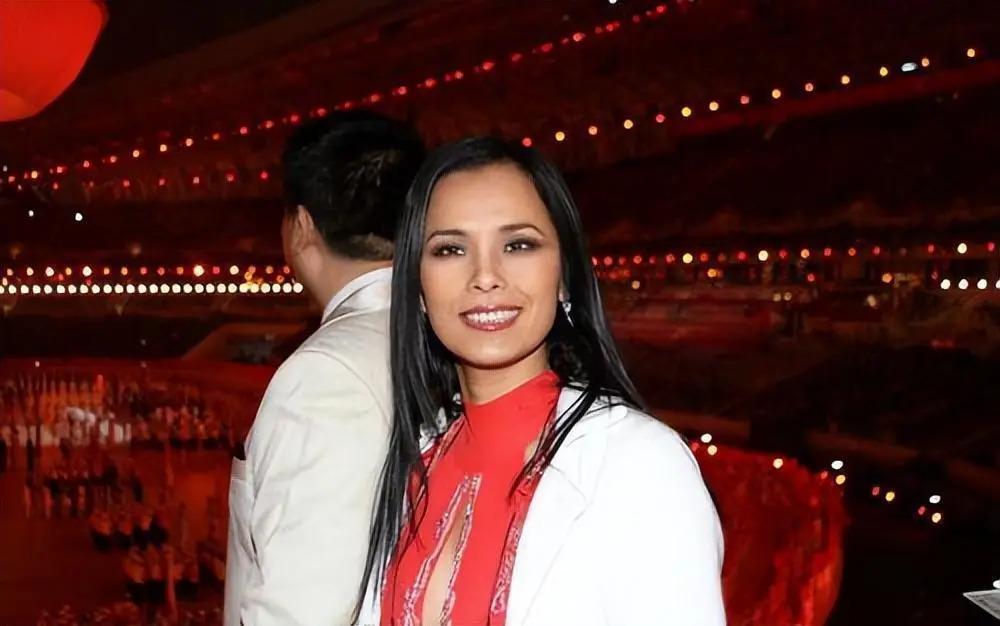 60岁韦唯现状：家暴前夫已离世，3个儿子成最大心结