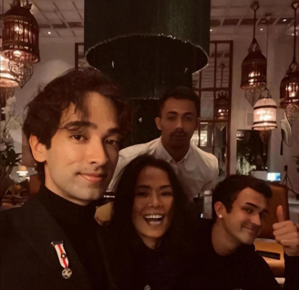 60岁韦唯现状：家暴前夫已离世，3个儿子成最大心结