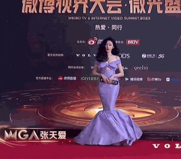 这一夜，张天爱的“假屁股”，撕开了内娱女星的遮羞布