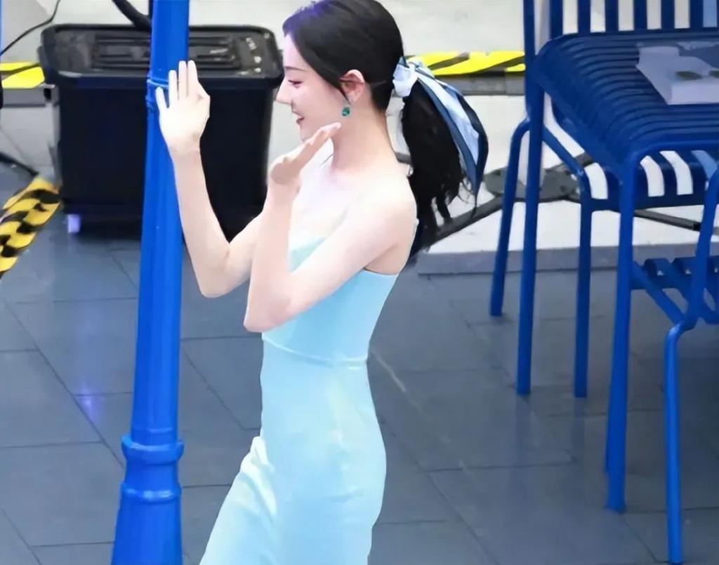 这一夜，张天爱的“假屁股”，撕开了内娱女星的遮羞布