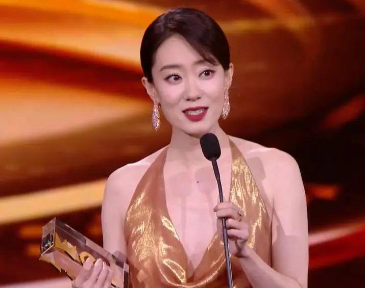 这一夜，张天爱的“假屁股”，撕开了内娱女星的遮羞布