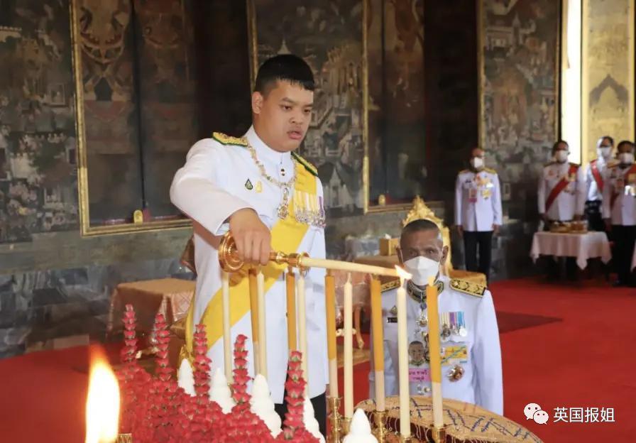 泰王室流亡二王子归国和泰王出席活动，王位钦定他了？！