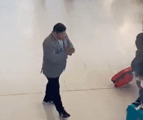 泰王室流亡二王子归国和泰王出席活动，王位钦定他了？！