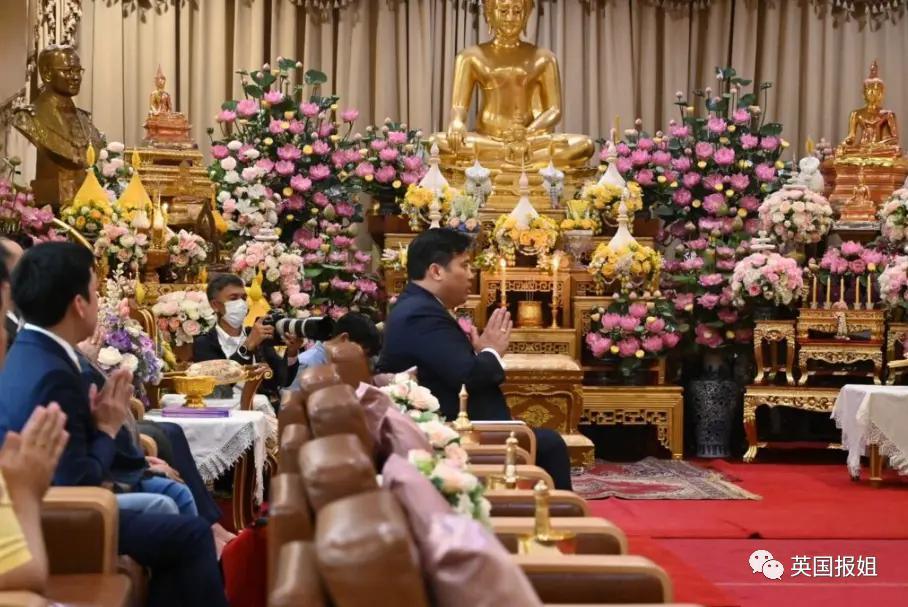 泰王室流亡二王子归国和泰王出席活动，王位钦定他了？！